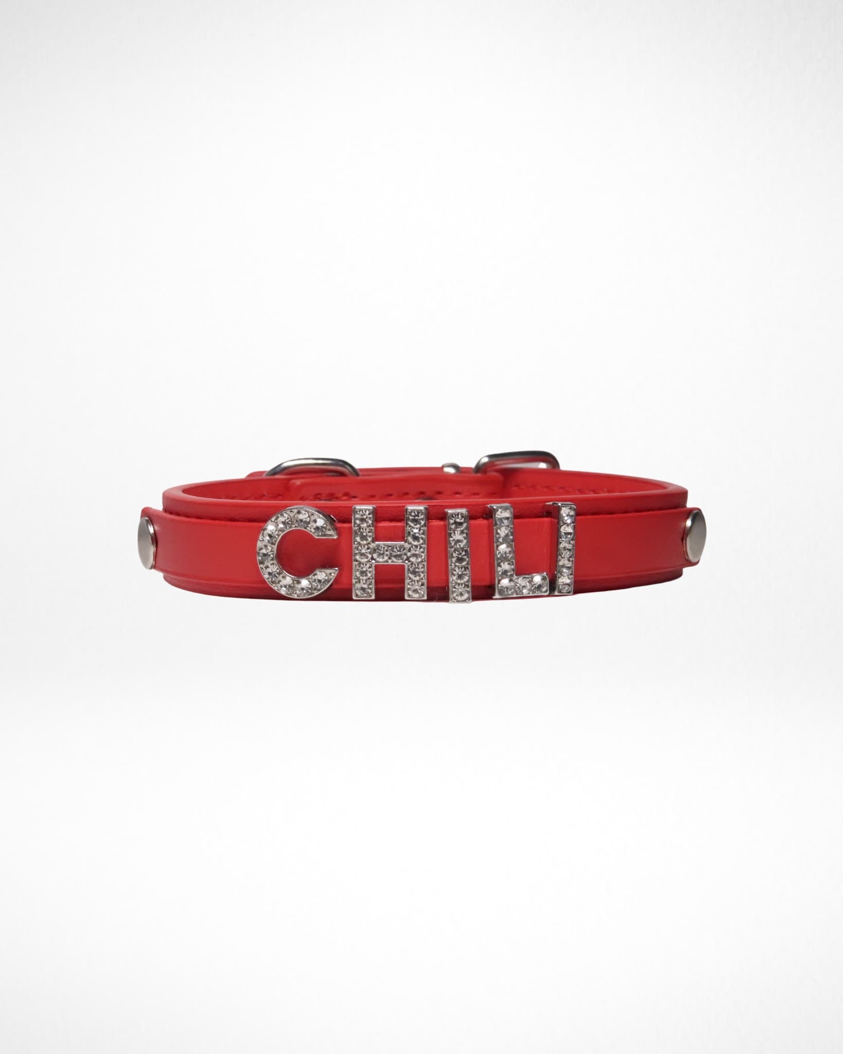 Paraíso Red collar personalized with letter charms